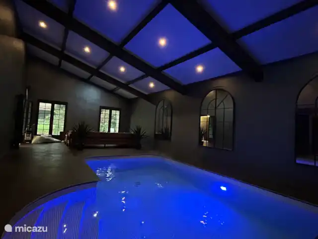 Location de Vacances France, Aude, Alzonne, villa - Maisons du Parc au Domaine le Puget En été, les portes s’ouvrent sur la terrasse ensoleillée extérieure