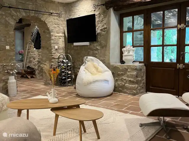 Location de Vacances France, Aude, Alzonne, villa - Maisons du Parc au Domaine le Puget Smart TV avec Chromecast et Internet par fibre optique très rapide.
Couverture sur toutes les zones.