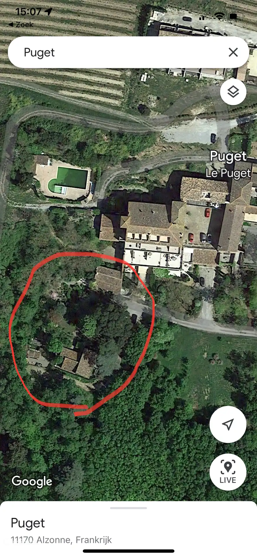 Libre de información pero aún cerca de otros residentes. Nuestro sitio mide más de 3.000 m2 e incluye dos casas, una de las cuales tiene un spa.