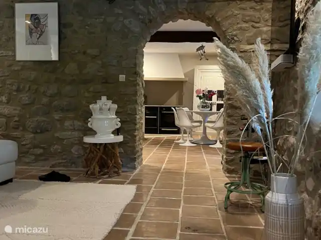 Location de Vacances France, Aude, Alzonne, villa - Maisons du Parc au Domaine le Puget D’épais murs médiévaux donnent une atmosphère supplémentaire.