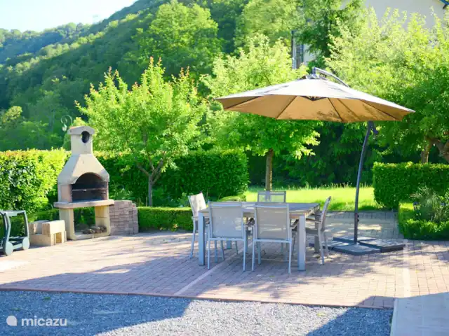 Maison Tournavaux | France, Ardennes françaises , Tournavaux - chalet Sur cette grande terrasse, vous pourrez profiter d’un environnement magnifique. Un barbecue ne doit pas manquer non plus