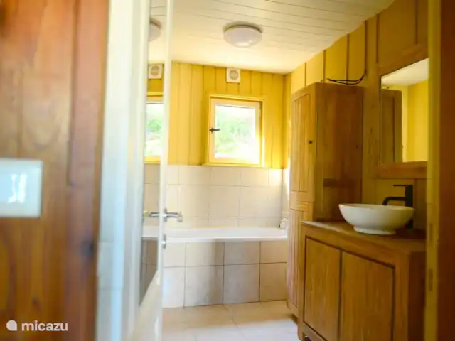 Maison Tournavaux | France, Ardennes françaises , Tournavaux - chalet Salle de bain spacieuse avec baignoire et lavabo