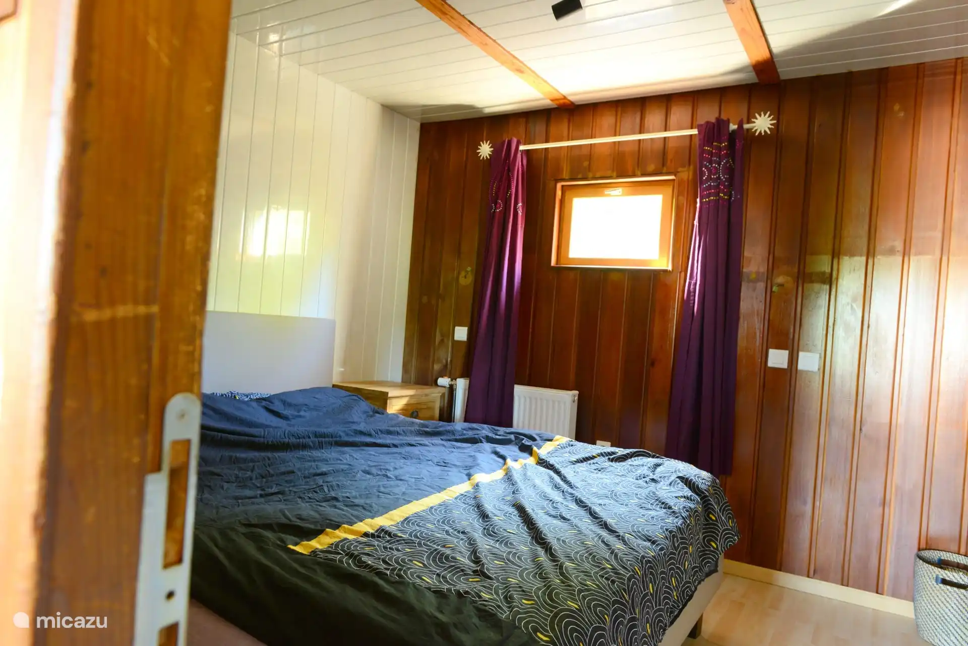 El dormitorio 2 tiene un somier king-size + armario empotrado