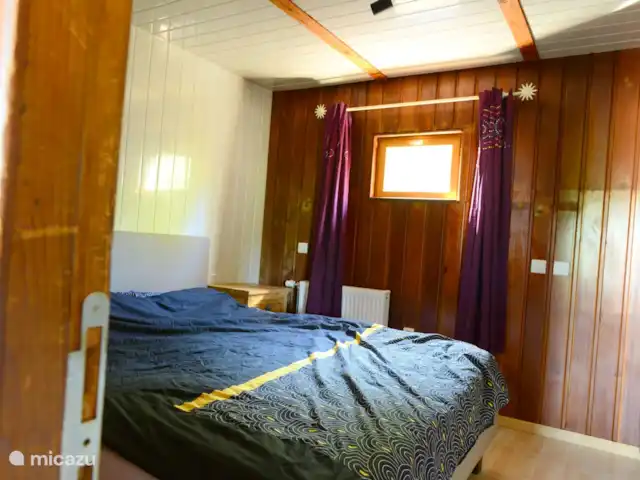 Maison Tournavaux | France, Ardennes françaises , Tournavaux - chalet La chambre 2 dispose d’un sommier king-size + armoire intégrée
