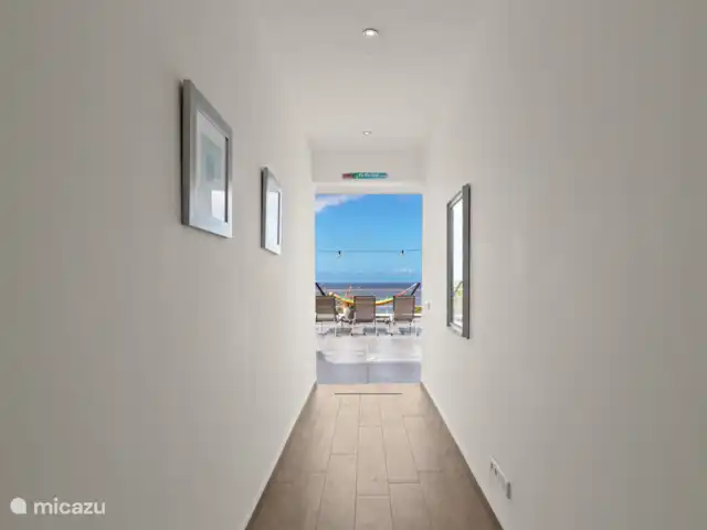 Villa Lahara huren in Curaçao, Banda Abou (west), Cas Abao - villa Gang naar buiten beneden verdieping