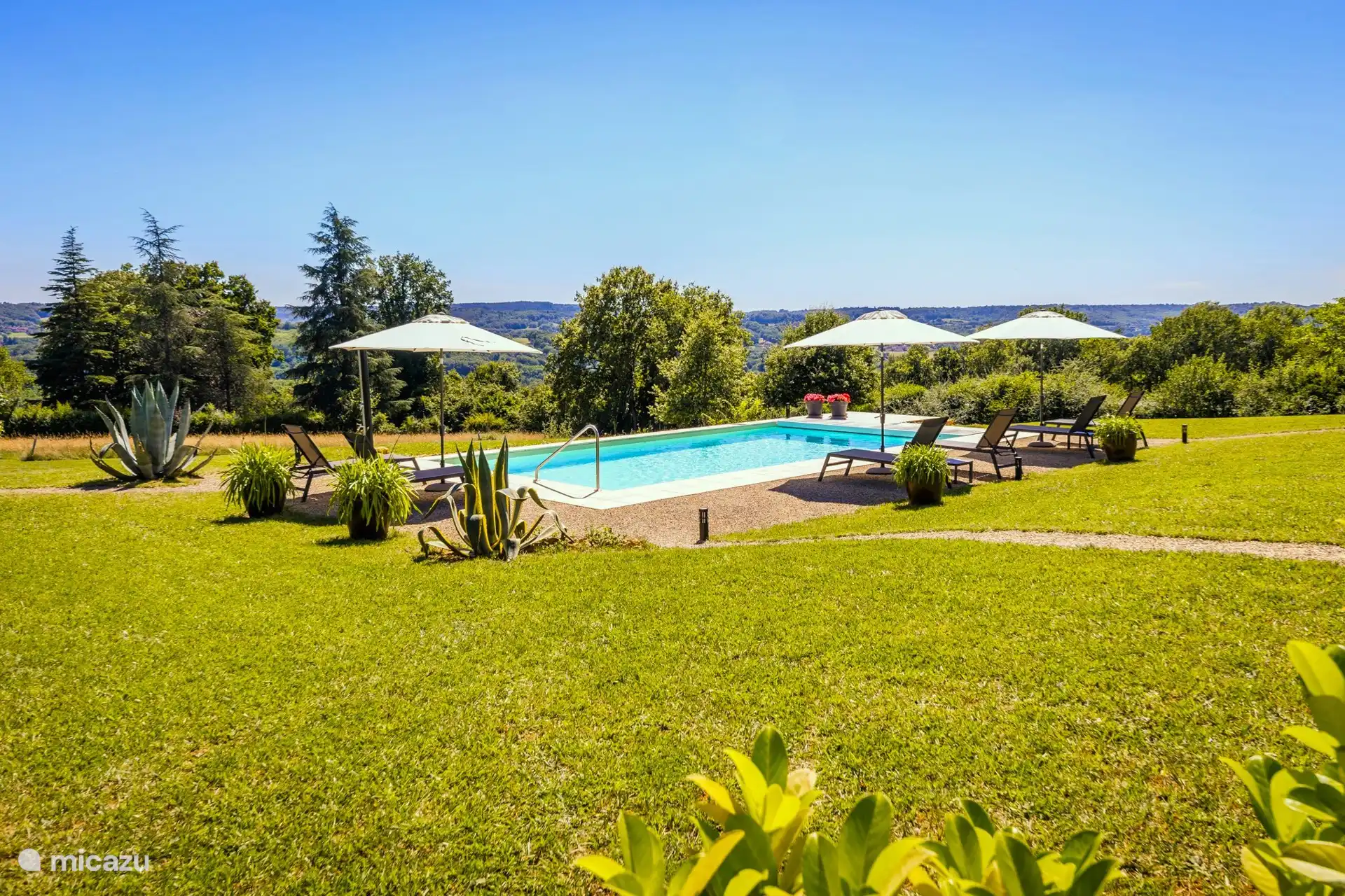 Schwimmbad mit Aussicht