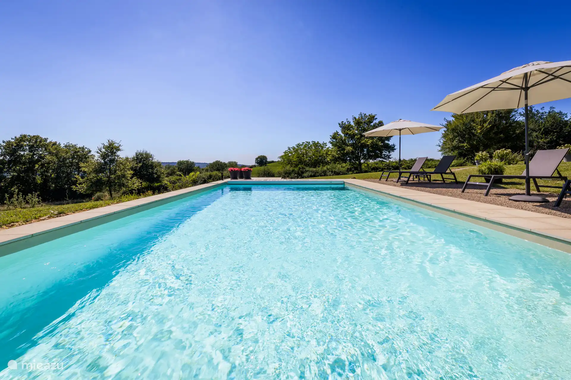 Schwimmbad mit Aussicht