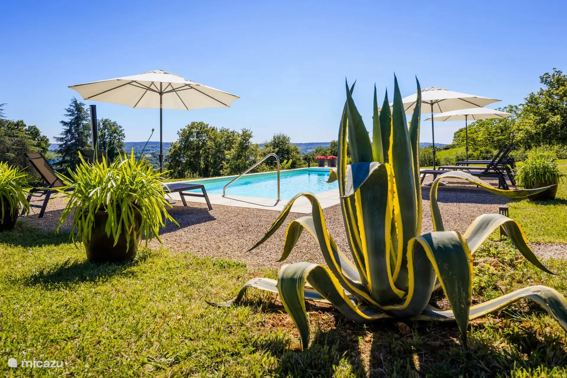 Schwimmbad mit Aussicht