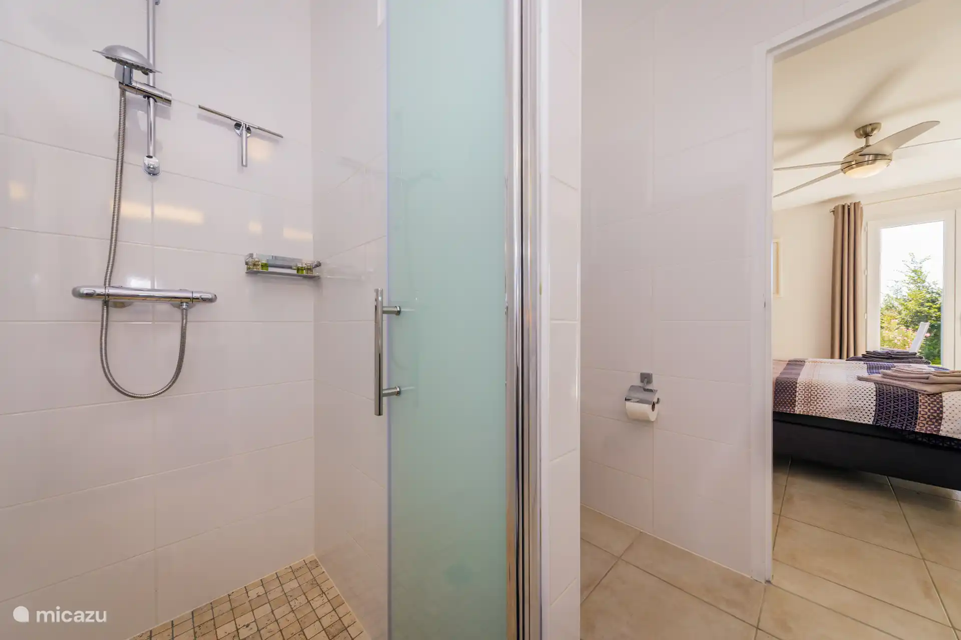 Badezimmer en-suite zum Schlafzimmer 2