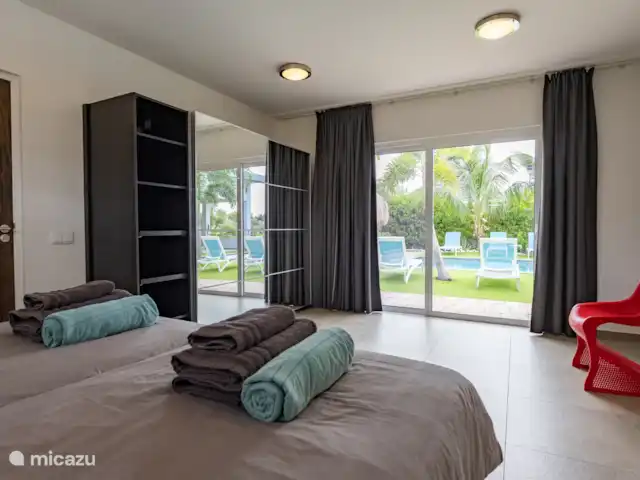 Villa La Familia Retreat, Jan Thiel | Curaçao, Banda Ariba (est), Jan Thiel - villa Se réveiller avec vue sur la piscine