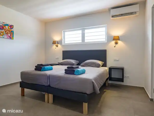Villa La Familia Retreat, Jan Thiel | Curaçao, Banda Ariba (est), Jan Thiel - villa Chambres avec prises de courant de 220 volts, climatisation économe en énergie et lits confortables à sommier tapissier