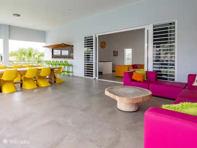 Villa La Familia Retreat, Jan Thiel | Curaçao, Banda Ariba (est), Jan Thiel - villa Terrasse couverte avec salon