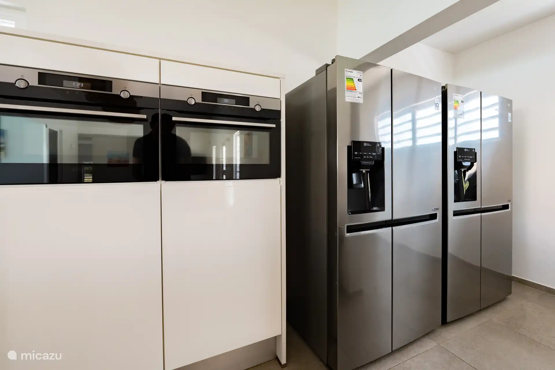 2 große amerikanische Kühlschränke