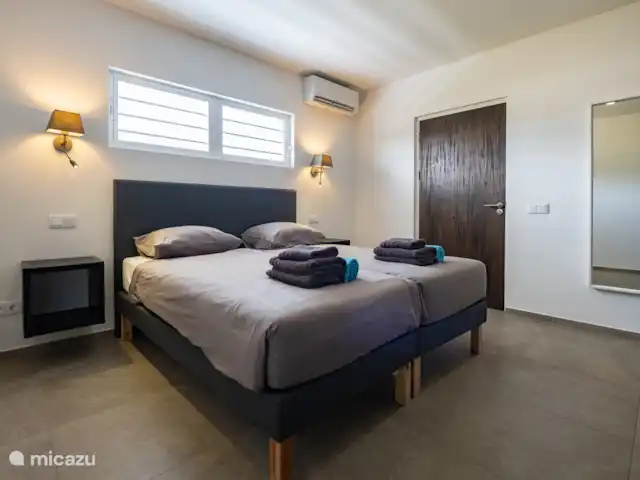 Villa La Familia Retreat, Jan Thiel | Curaçao, Banda Ariba (est), Jan Thiel - villa Chambres avec prises de courant de 220 volts, climatisation économe en énergie et lits confortables à sommier tapissier