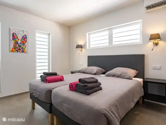 Villa La Familia Retreat, Jan Thiel | Curaçao, Banda Ariba (est), Jan Thiel - villa Chambres avec prises de courant de 220 volts, climatisation économe en énergie et lits confortables à sommier tapissier