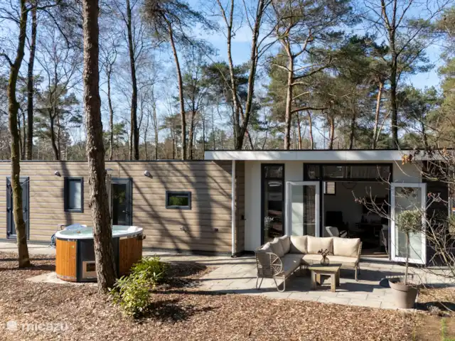 Location de Vacances Pays-Bas, Overijssel, Haarle, chalet - Trèfle à quatre feuilles Photo 1
Le salon est à l’avant avec une vue sur la forêt et le champ