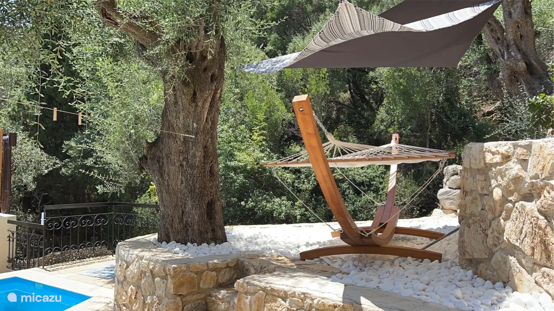 Détente dans le hamac.