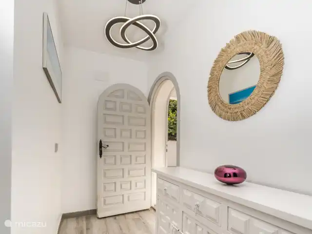 Casa au Lilas Rosa | Espagne, Costa Blanca, Benissa - villa Porte d’entrée et couloir à l’étage