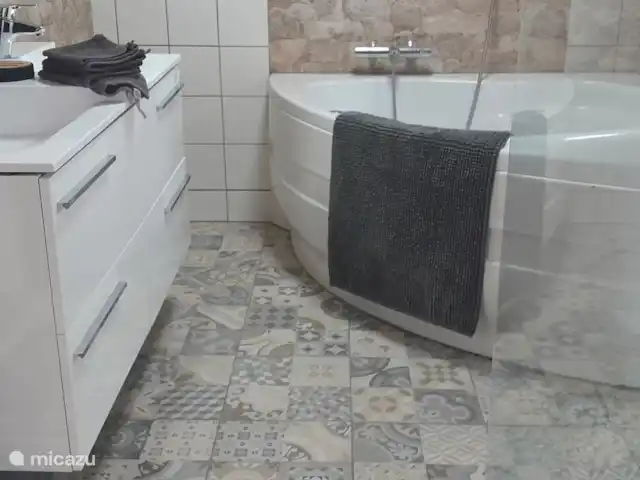 Zichovec Mexico huren in Tsjechië, Zuid-Bohemen, Strunkovice nad Blanicí - geschakelde woning Bubbelbad