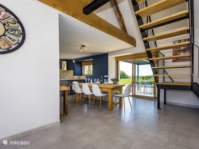 Les Huttes | France, Lot, Montgesty - maison de vacances L’escalier et la salle à manger