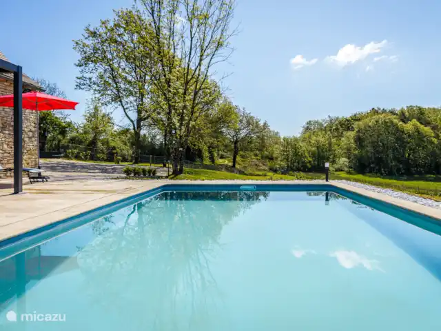 Les Huttes | France, Lot, Montgesty - maison de vacances La piscine