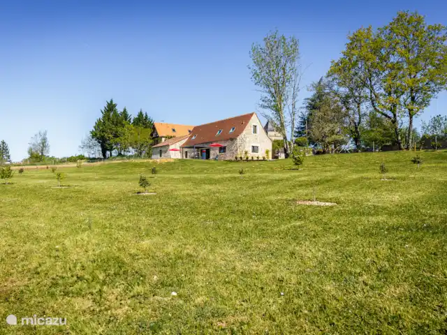Les Huttes | France, Lot, Montgesty - maison de vacances La maison de vacances et le grand jardin