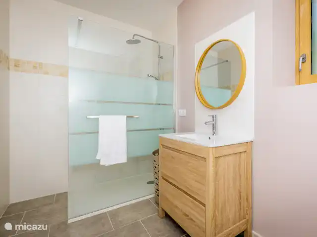 Les Huttes | France, Lot, Montgesty - maison de vacances Salle de Bains