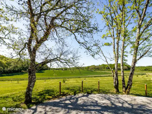Les Huttes | France, Lot, Montgesty - maison de vacances Le jardin
