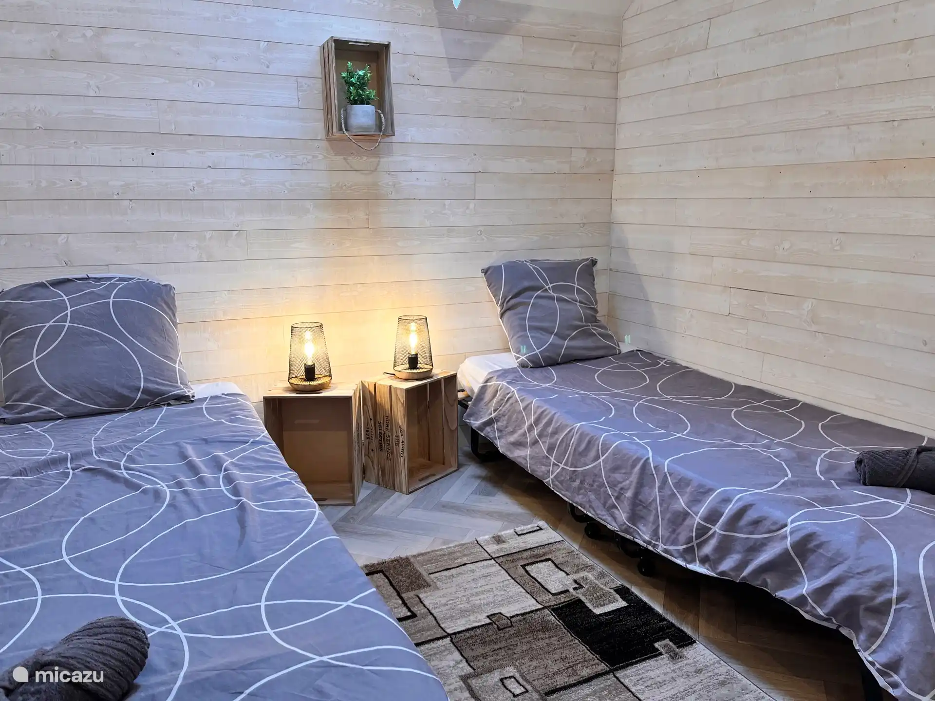 Chambre au rez-de-chaussée. Possibilité de 2 lits simples, ou.....