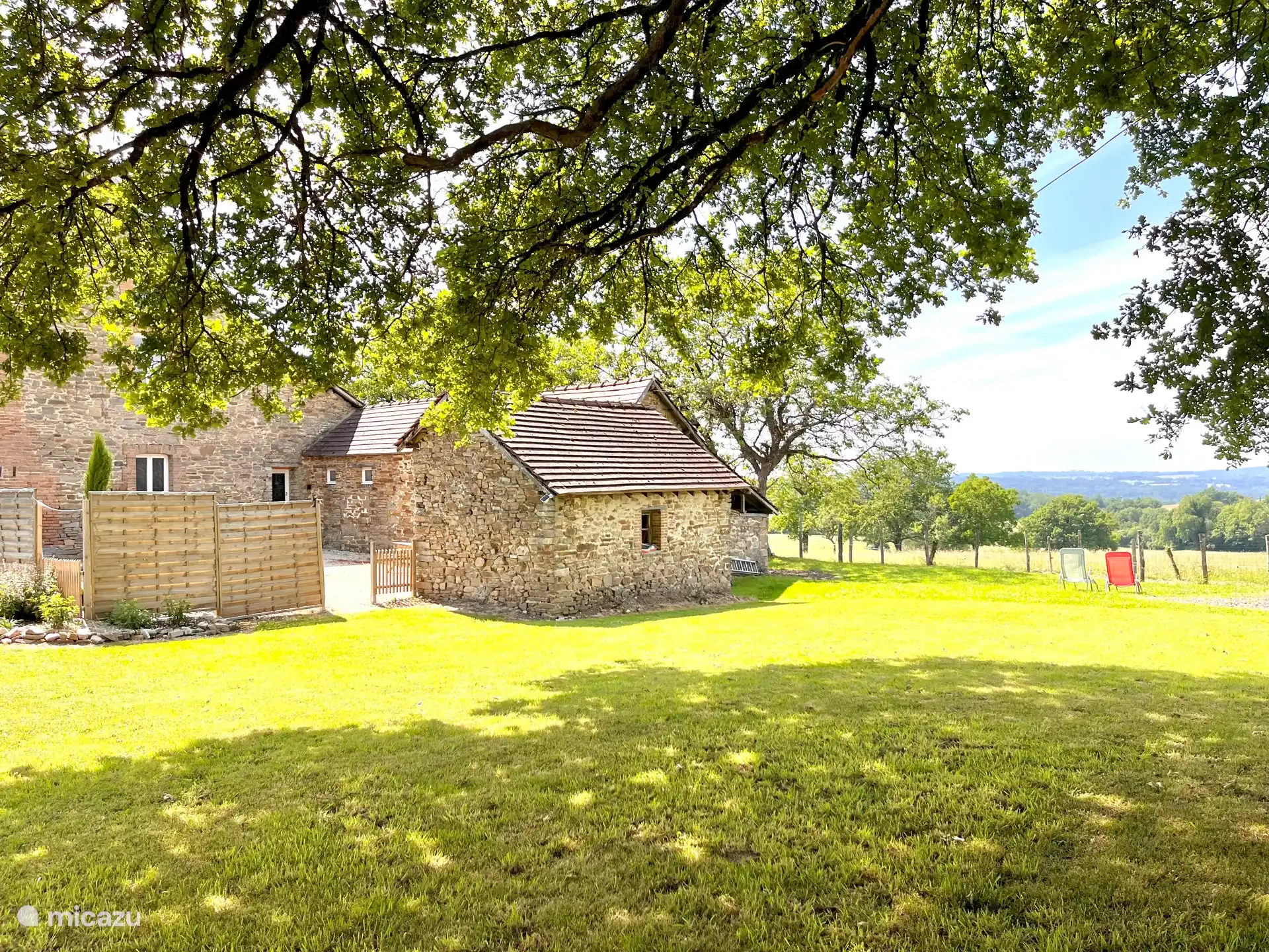 La Maison CouCou II vue du jardin général.