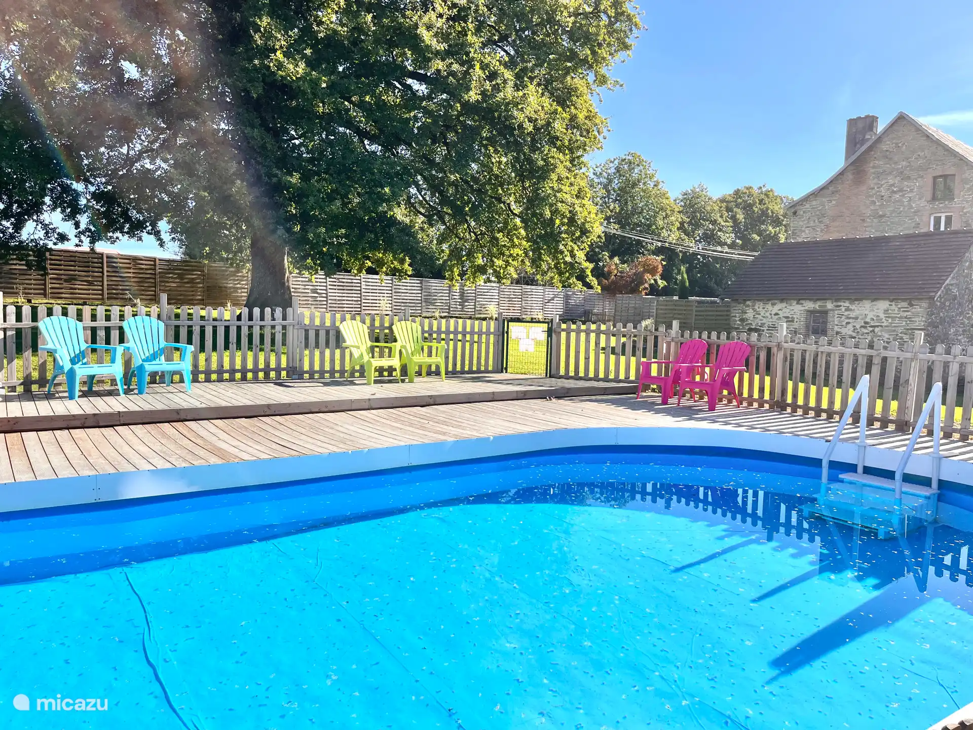 La piscine entièrement clôturée de la Maison CouCou, exclusivement pour nos propres clients.