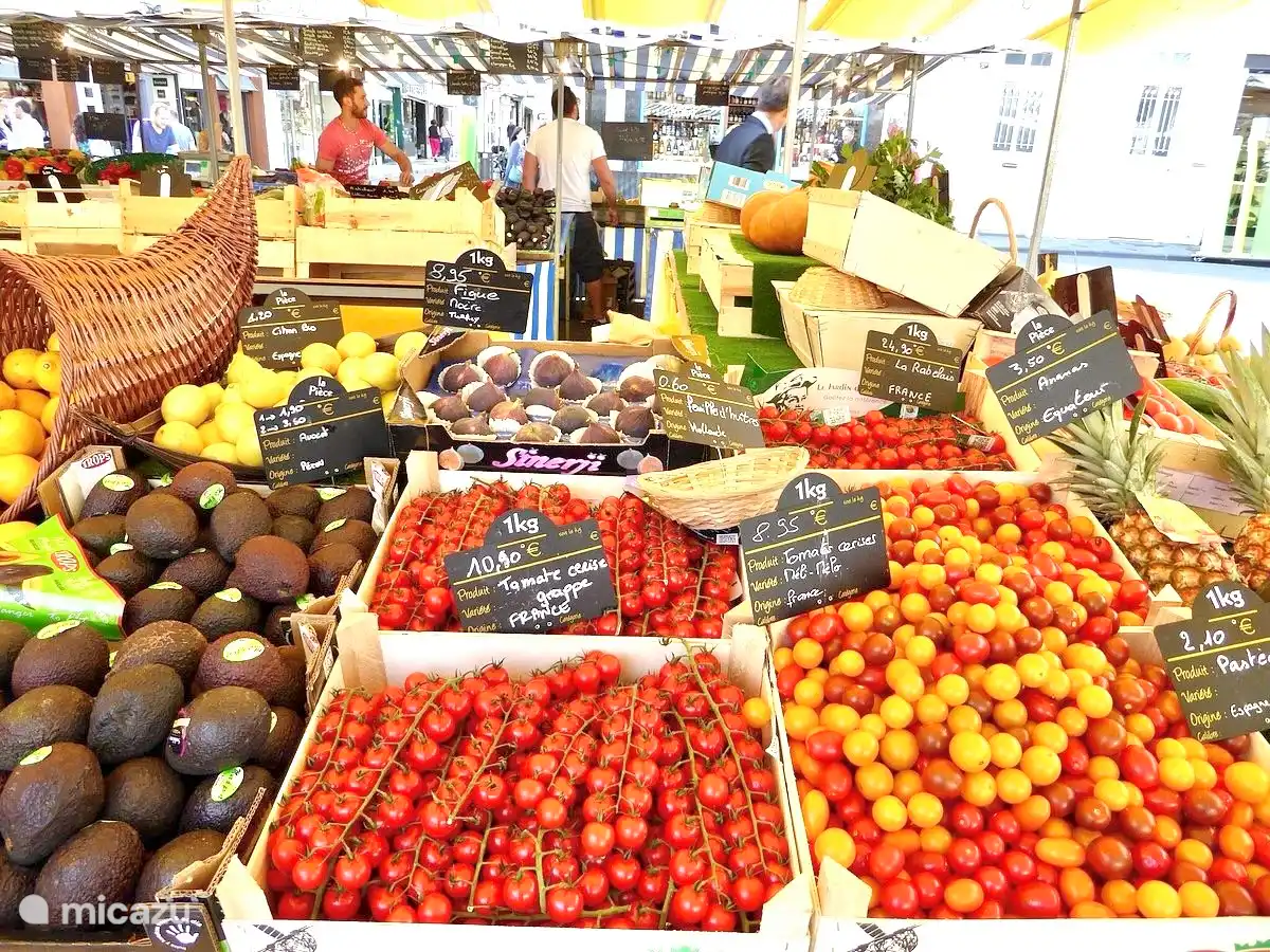 Flâner sur les marchés français.