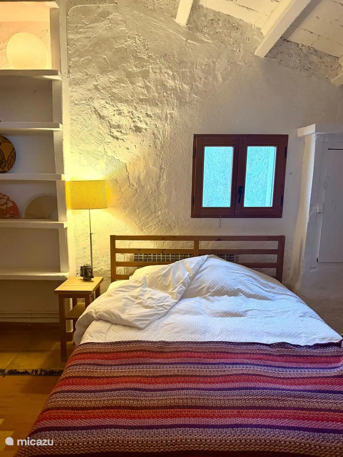 La deuxième chambre est un endroit très attrayant. Nous avons apporté la couverture avec nous du Brésil. 