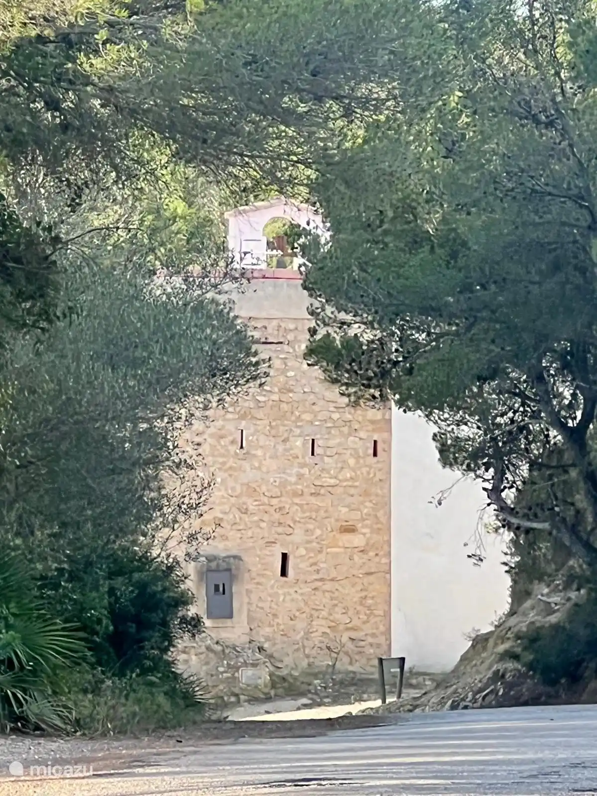'Notre' monastère sur le Coll de L’Alba (sommet de la montagne du lever du soleil). 1 fois par mois, il y a la cuisine du dimanche. 