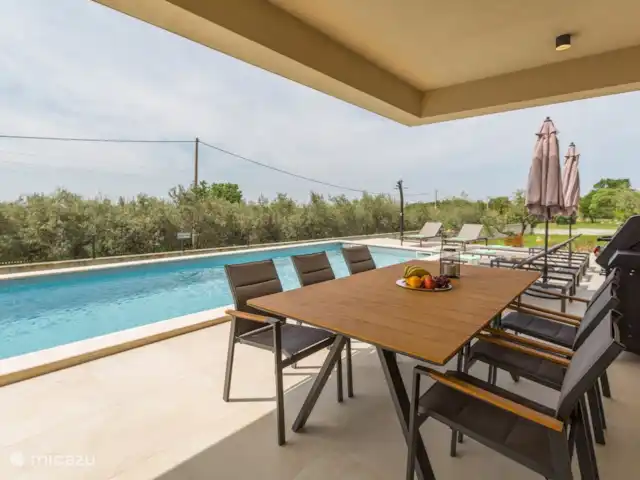 Villa N | Croatie, Istrie, Visnjan - villa Table à manger d’extérieur