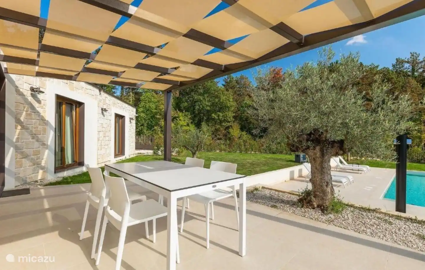 Esstisch für den Außenbereich