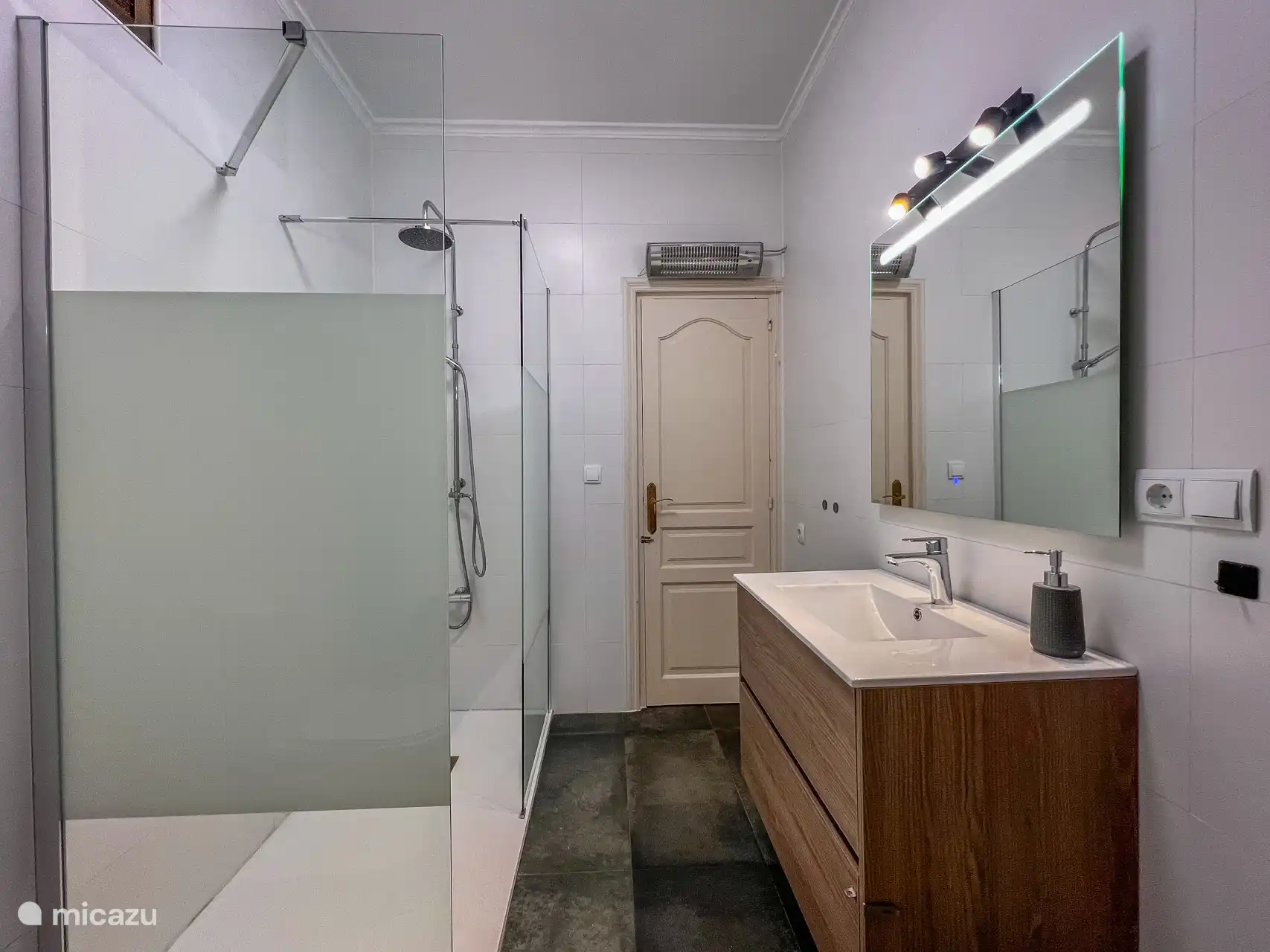 Badezimmer 1 (begehbare Dusche)