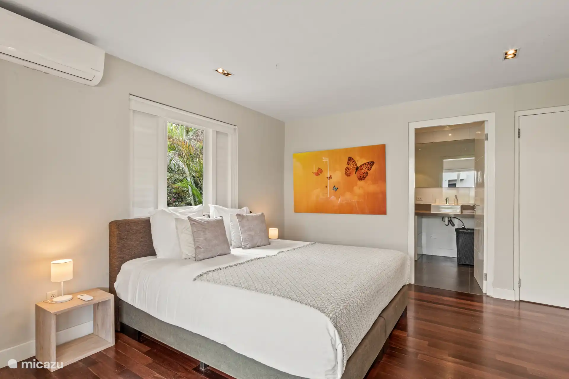 Slaapkamers met airco en genoeg kastruimte.