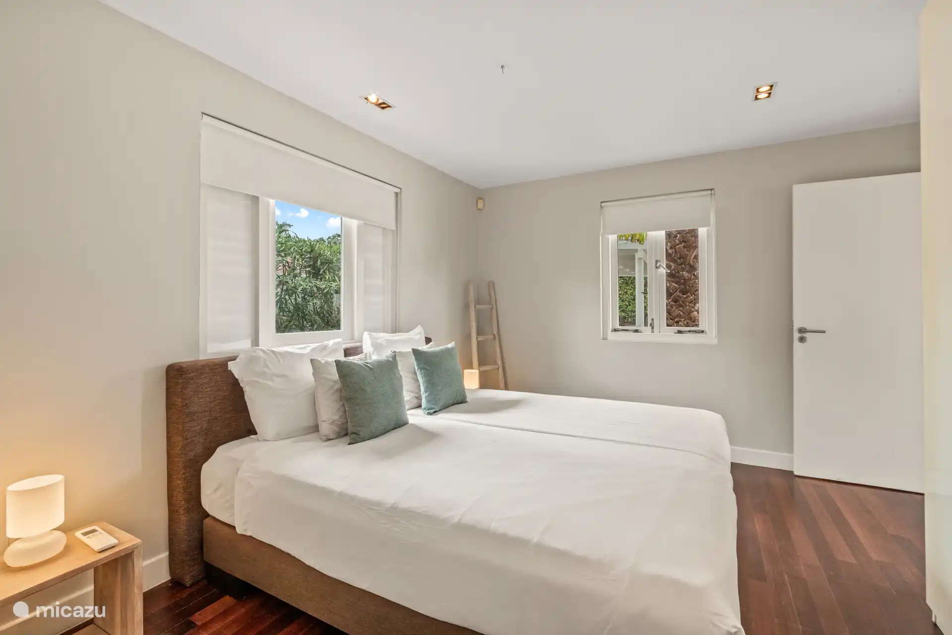 Slaapkamers met airco en genoeg kastruimte.