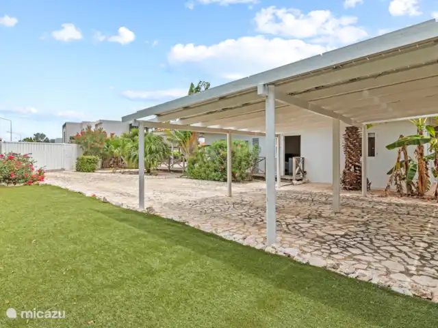 Villa Solaya 1, Jan Thiel | Curaçao, Banda Ariba (est), Jan Thiel - villa Parking privé derrière un portail d’entrée fermé