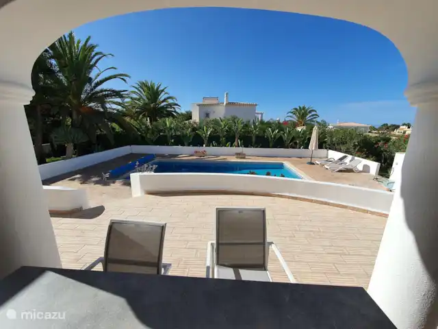 Carpe Diem | Portugal, Algarve, Carvoeiro - villa Grande terrasse avec table d’extérieur pour 8 personnes.