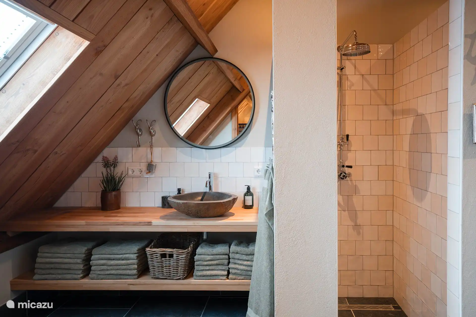 Badezimmer im ersten Stock Rural Twente - 't Koetshuis