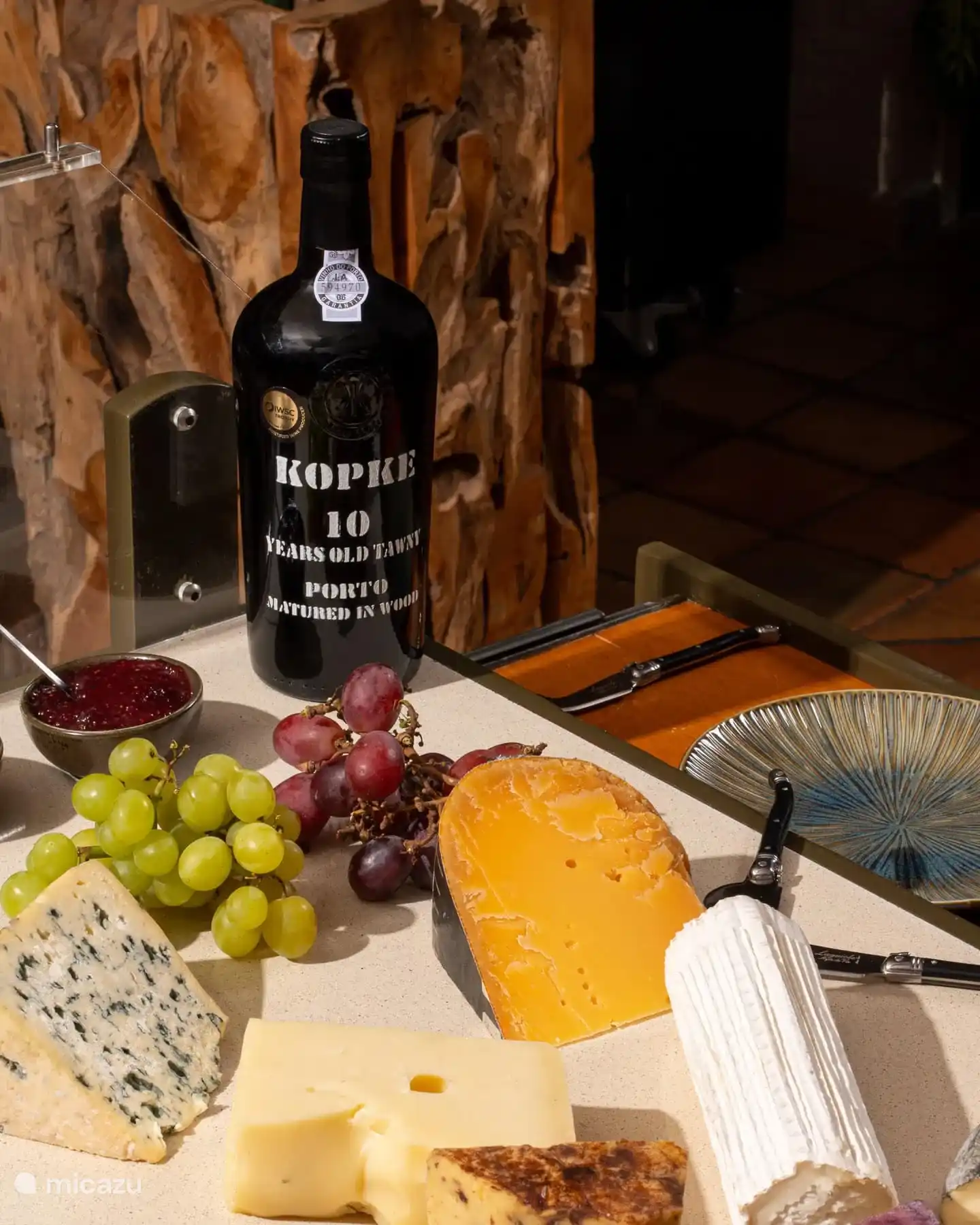 Visitez les villages pittoresques avec des spécialités locales.