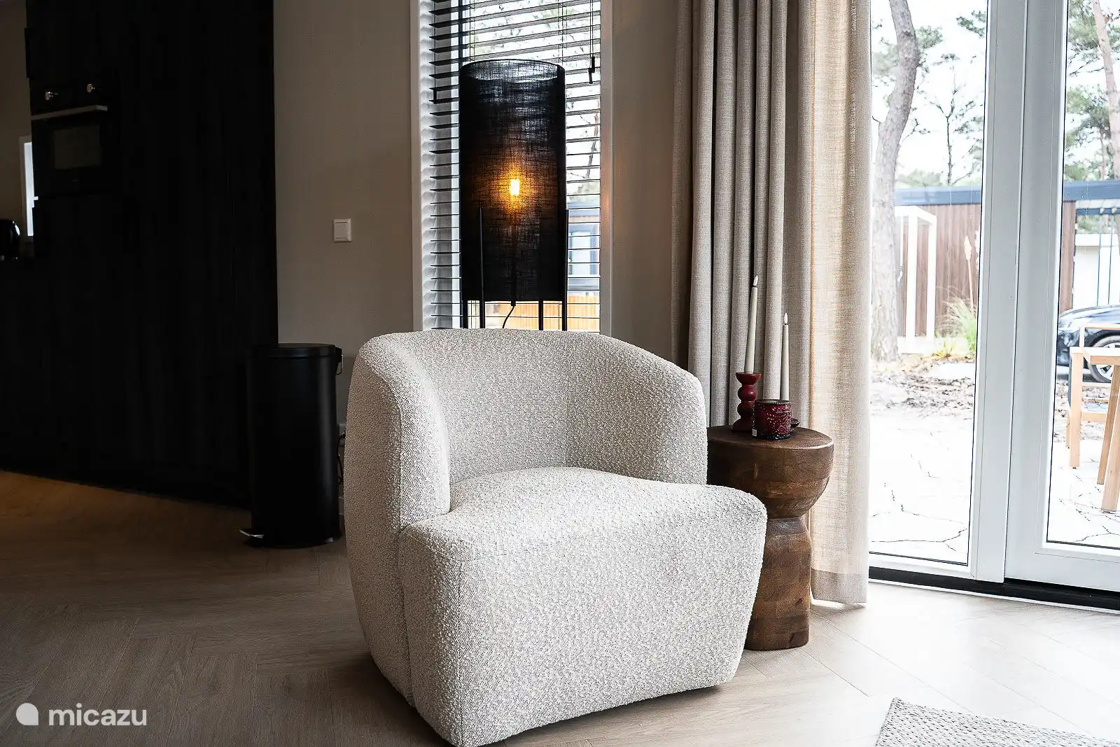 Chaise longue avec vue sur le jardin