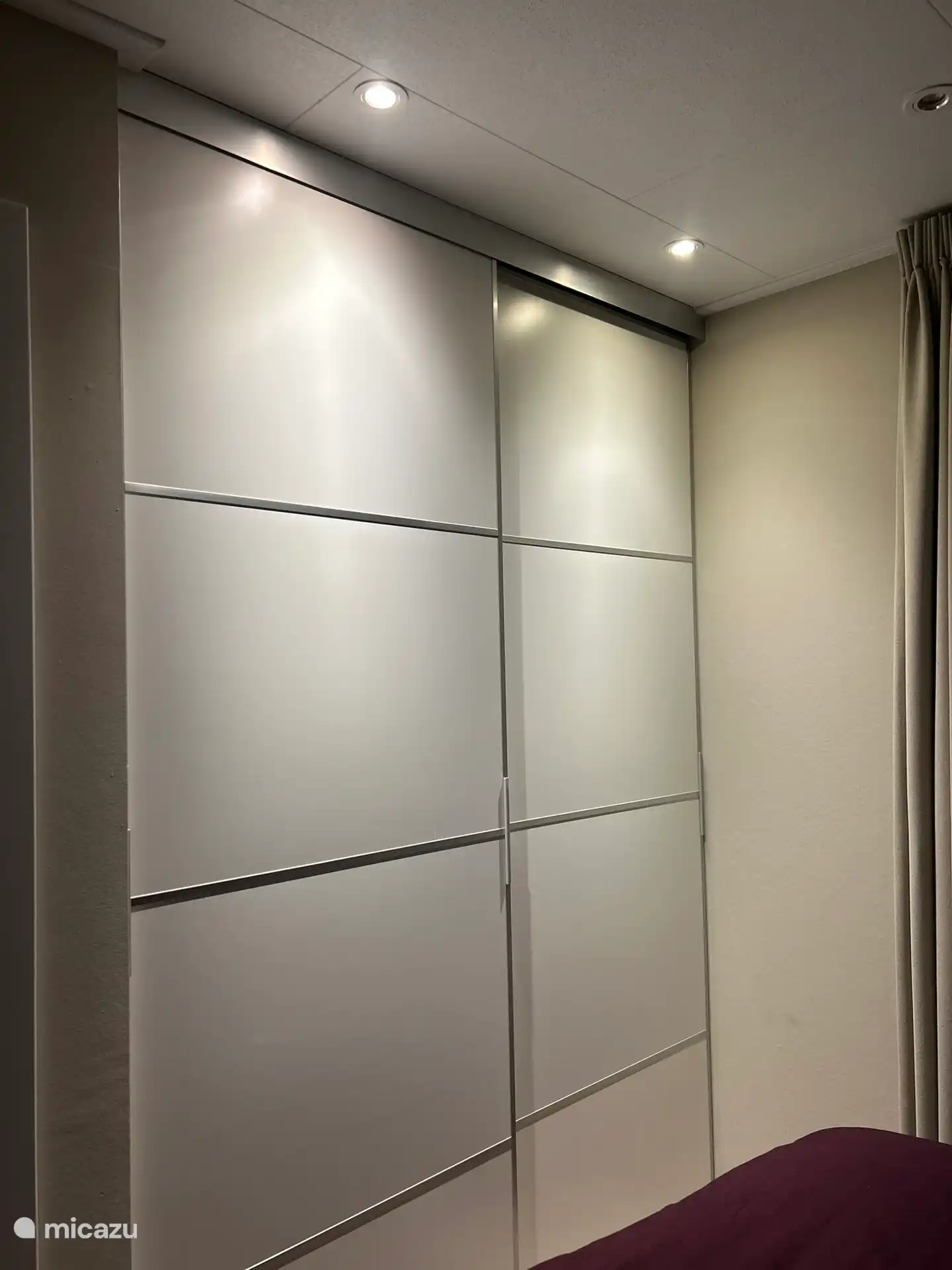 Beaucoup d’espace de rangement dans la chambre !