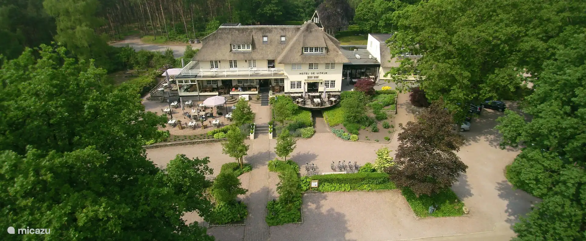Envie d’un dîner luxueux avec une vue magnifique sur le Hellendoornse Berg ? Alors le restaurant de Uitkijk vaut vraiment le détour ! 