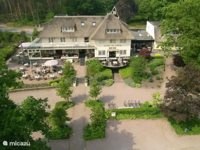 Cabaña forestal Casa Kuin en Países Bajos, Overijssel, Haarle - chalet ¿Le apetece una cena lujosa con una hermosa vista del Hellendoornse Berg? ¡Entonces el restaurante de Uitkijk definitivamente vale la pena visitar!