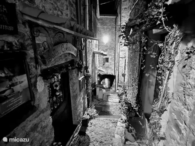 Location de Vacances Italie, Ligurie, Apricale, appartement - Retraite de Lil Apricale ! De belles promenades nocturnes !! Pas de voitures à l’intérieur du village !! Tellement paisible !