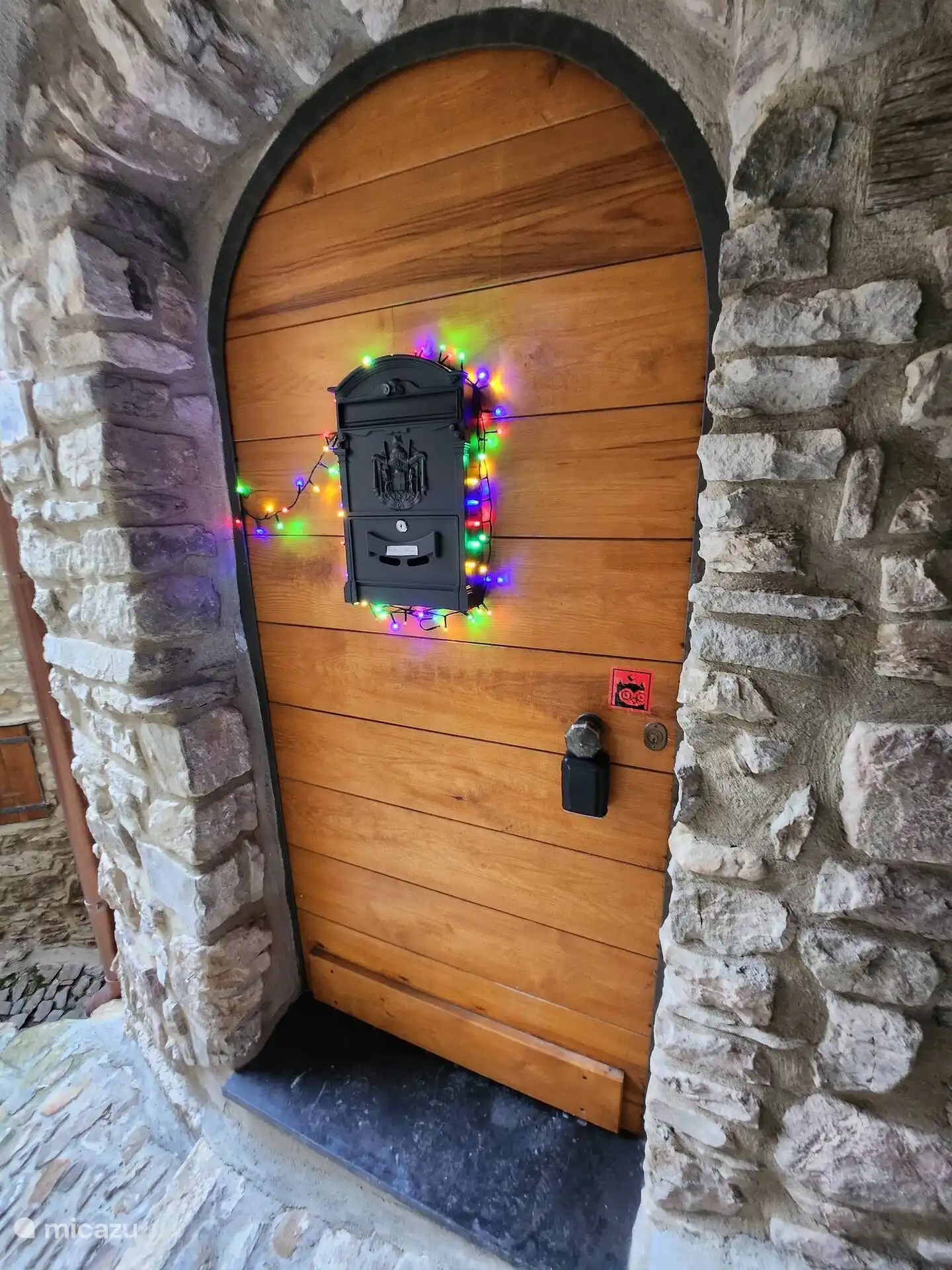 Das ist meine Haustür!! Aufkleber beachten!