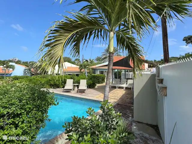 Location de Vacances Curaçao, Banda Ariba (est), Jan Thiel, maison de vacances - Casita Apapacho Puru Jan Thiel  Piscine/salon partagé